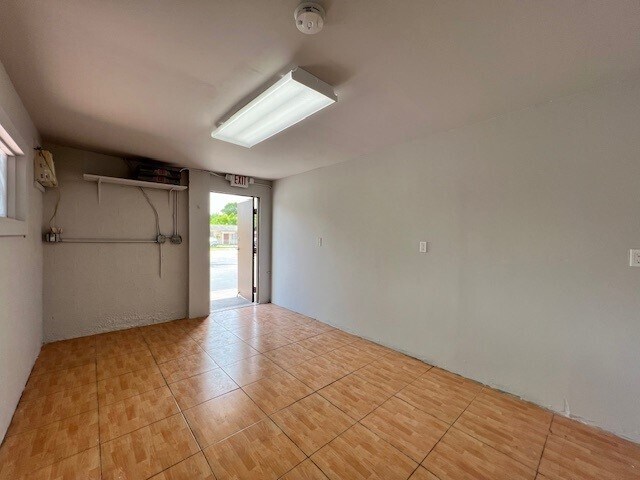 More Photos Of 238 NW 9 #2 ave, Homestead Light Manufacturing For Lease