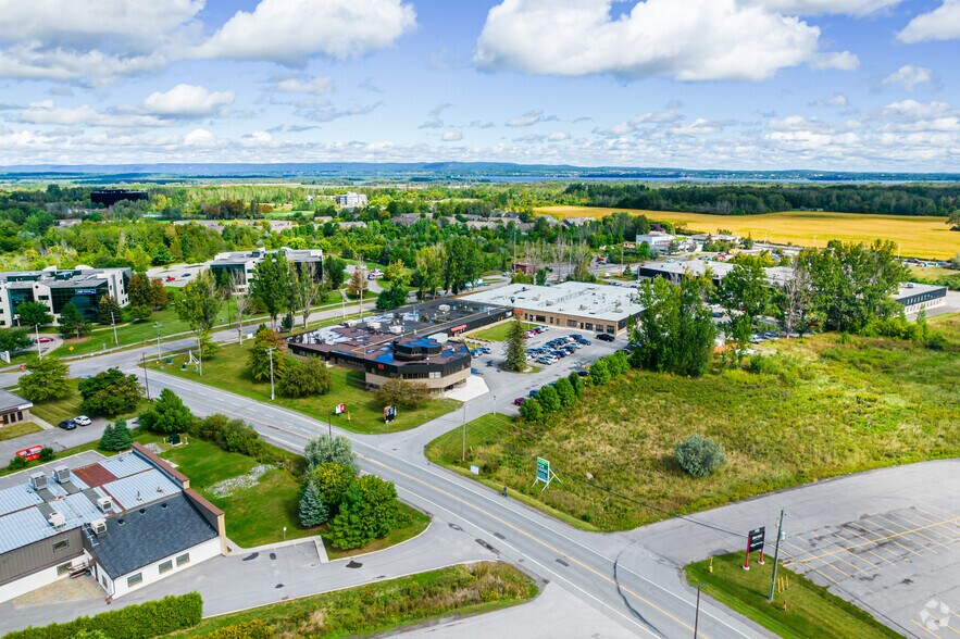 More Photos Of 105 Schneider Rd, Ottawa Flex For Sale