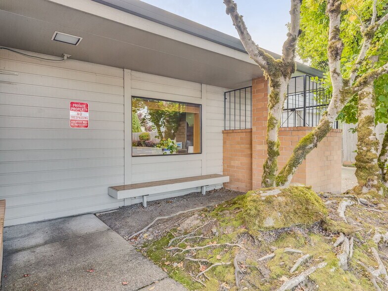 More Photos Of 1215 NE Baker St, Mcminnville Office For Sale