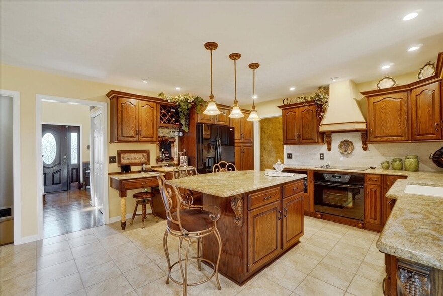 More Photos Of 2553 Roosevelt Ave, York Flex For Sale