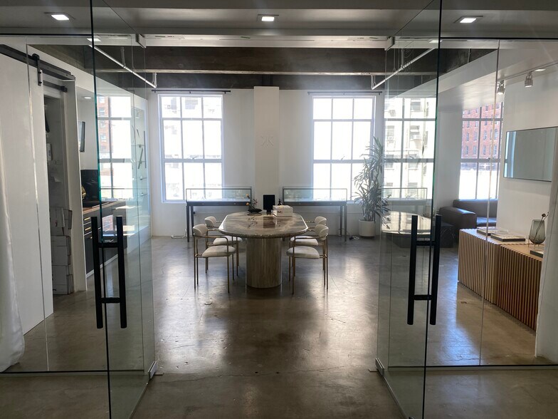 More Photos Of 742-748 S Hill St, Los Angeles Loft Creative Space For Lease