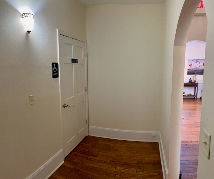 More Photos Of 4105 Central Avenue Pike, Knoxville Office For Sale