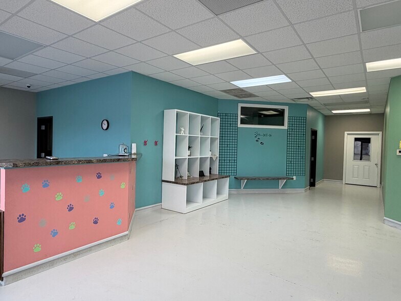 More Photos Of 911 W 1st St, Mcpherson Industrial For Sale