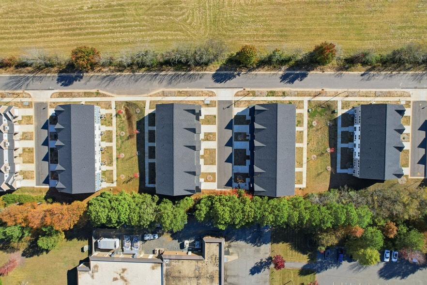 More Photos Of 13701 Erwin Rd, Charlotte Multifamily For Sale