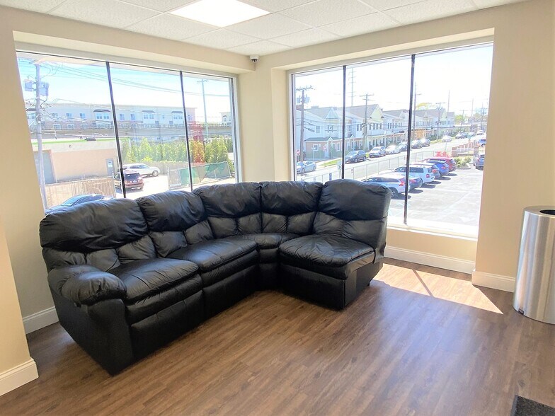 More Photos Of 1909 Great Neck Rd, Copiague Freestanding For Lease