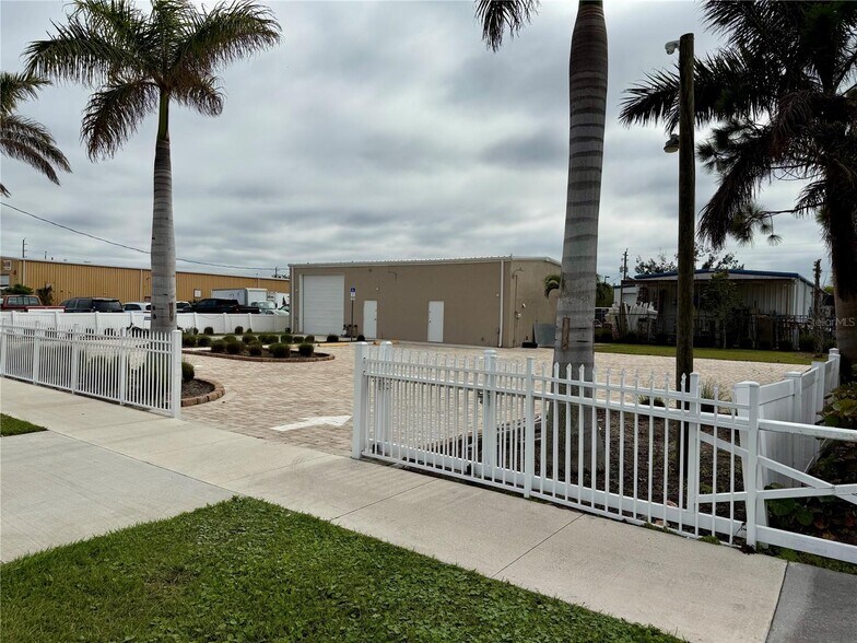 More Photos Of 121 E McKenzie St, Punta Gorda Warehouse For Sale
