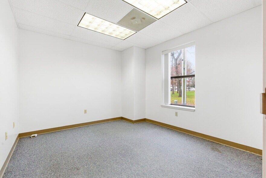 More Photos Of 718 N Martin St, East Prairie Office For Sale