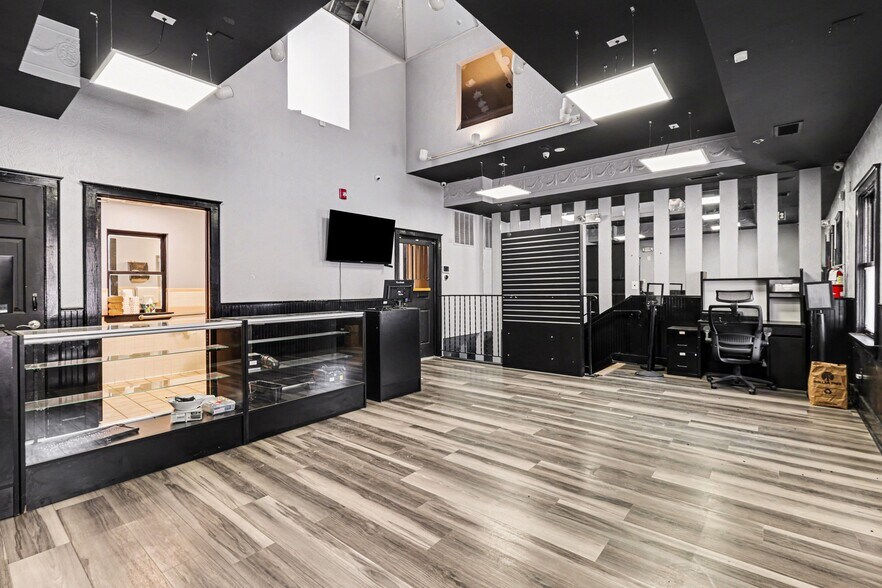 More Photos Of 171 Lawrence St, Central City Storefront For Sale