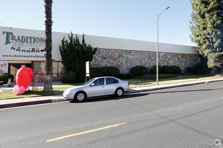 More Photos Of 8039 Deering Ave, Canoga Park Service For Sale