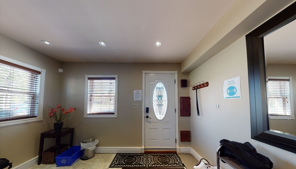 Primary Photo Of 11 Belmont Av W, Kitchener Flex For Sale