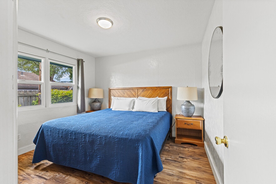 More Photos Of 787 N Central Blvd, Coquille Hotel For Sale