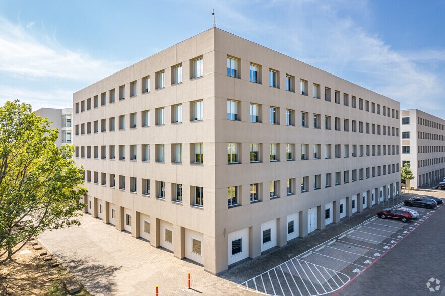 More Photos Of 1500 Solana Blvd, Westlake Unknown For Lease