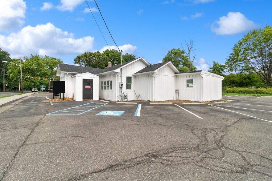 More Photos Of 469 Main St, West Sayville Restaurant For Sale