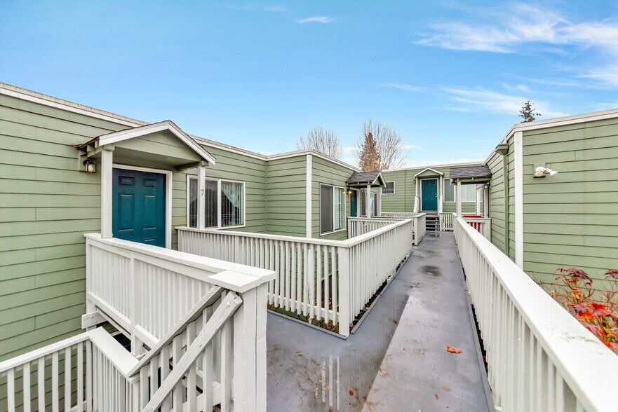 More Photos Of 8415 N Fessenden St, Portland Apartments For Sale