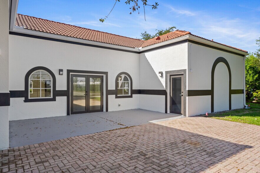 More Photos Of 1120 Village Lakes Blvd, Lehigh Acres Golf Course Driving Range For Lease