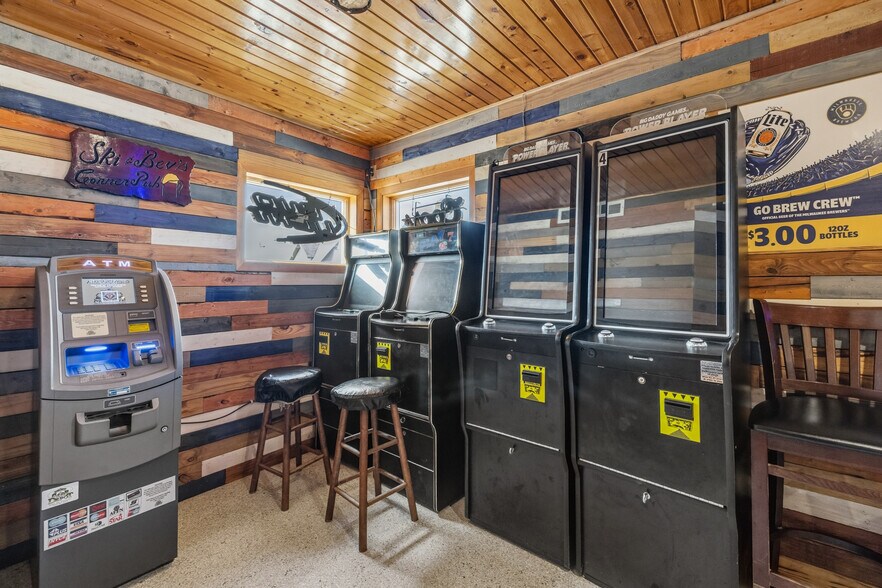 More Photos Of 504 Milwaukee St, Lomira Flex For Sale