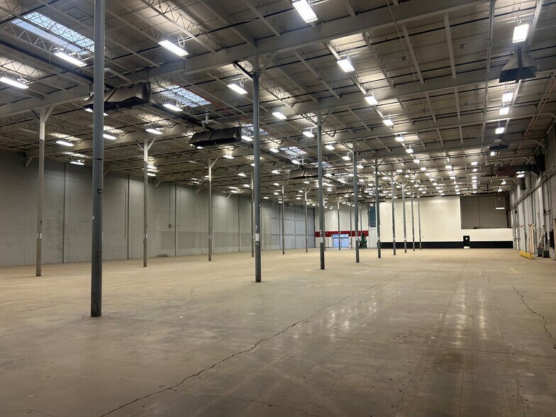 More Photos Of 120 Moffitt St, Stratford Warehouse For Lease
