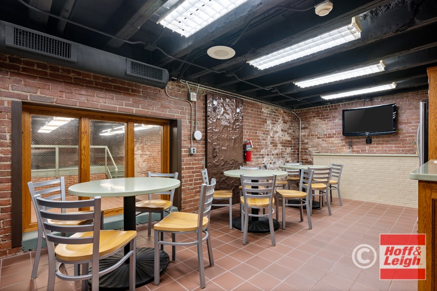 More Photos Of 1800 Triplett Blvd, Akron Restaurant For Sale