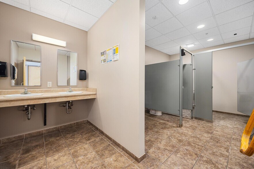 More Photos Of 6533 N Galena Rd, Peoria Manufacturing For Lease