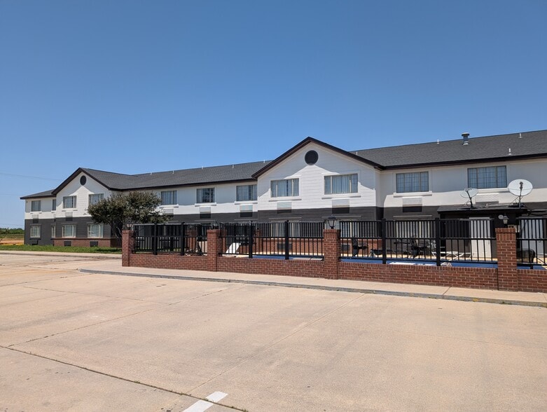 More Photos Of 912 US Highway 65/82 South, Lake Village Hotel For Sale