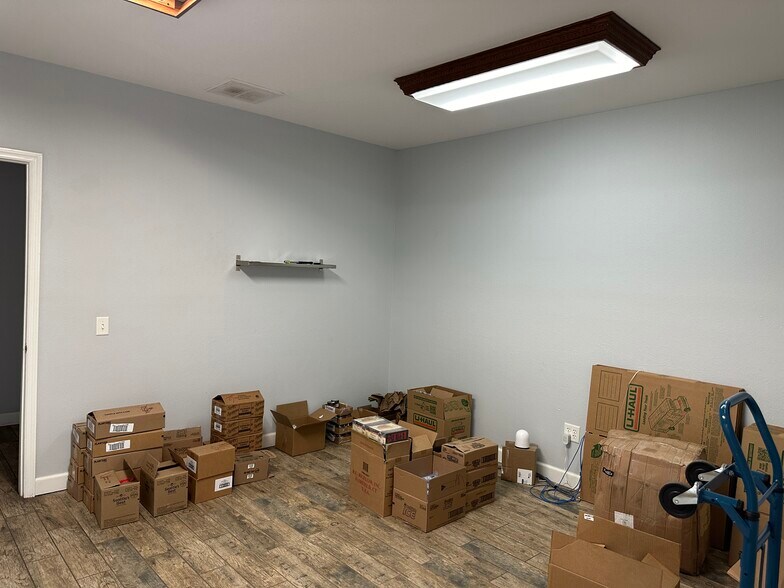 More Photos Of 11447 Challenger Ave, Odessa Warehouse For Lease