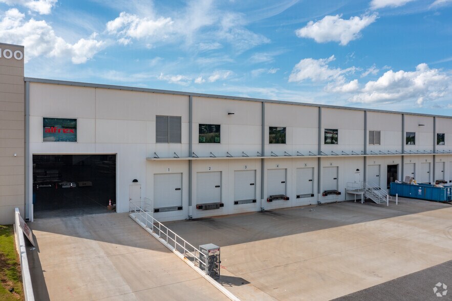 More Photos Of 943 Gainesville Hwy, Buford Warehouse For Lease