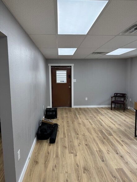 More Photos Of 9809 Mann Rd, Little Rock Warehouse For Sale