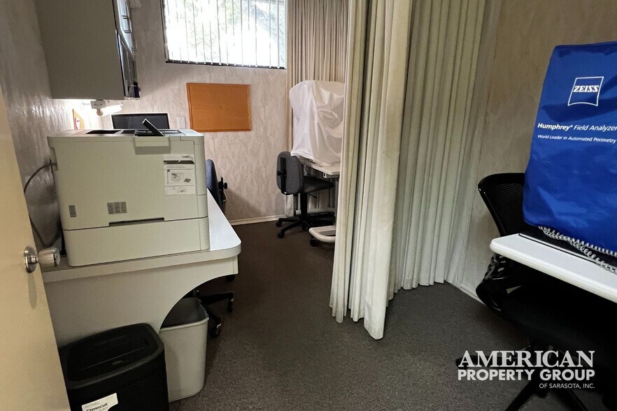 More Photos Of 3920 Bee Ridge Rd, Sarasota Medical For Sale