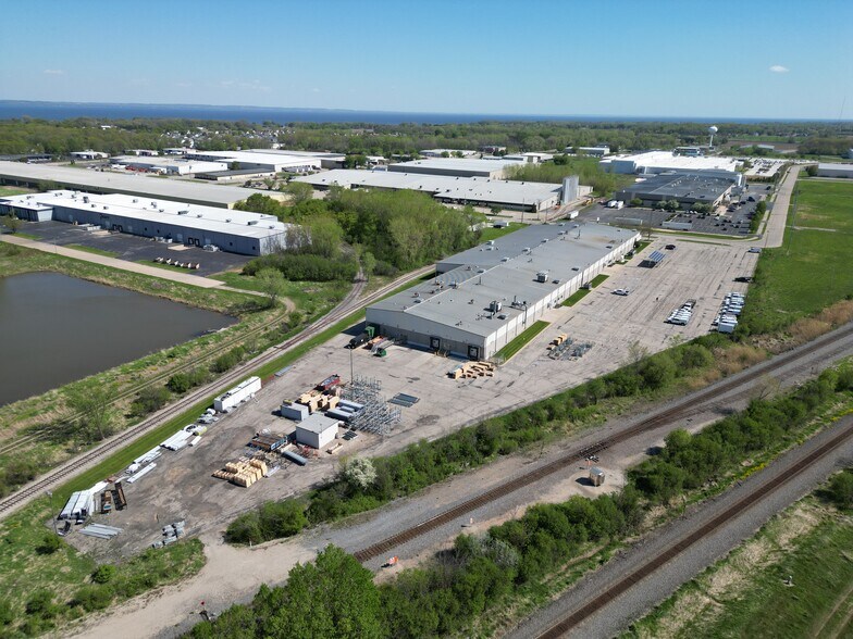 More Photos Of 585 Enterprise Dr, Neenah Manufacturing For Sale