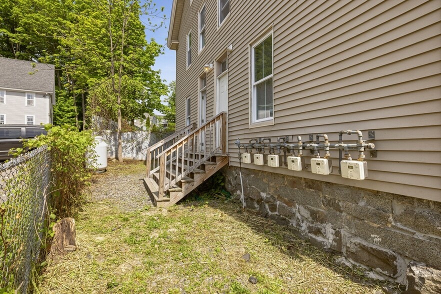 More Photos Of 9 Central St, Newmarket Apartments For Sale