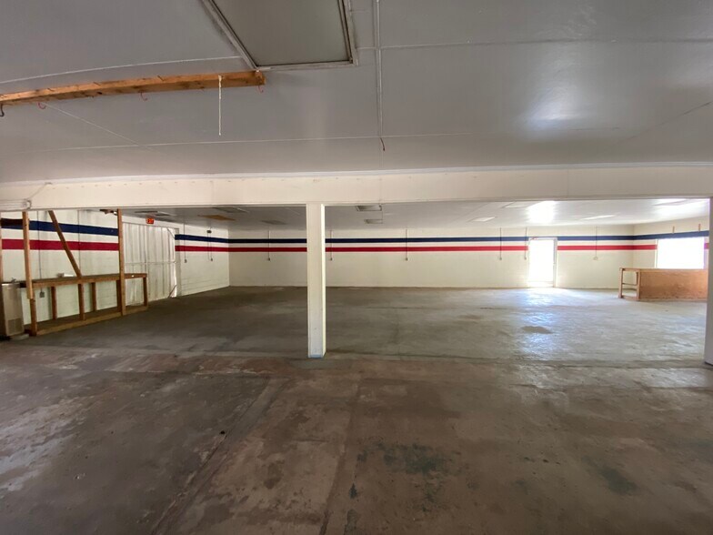 More Photos Of 928 White Ave, Graceville Light Manufacturing For Sale