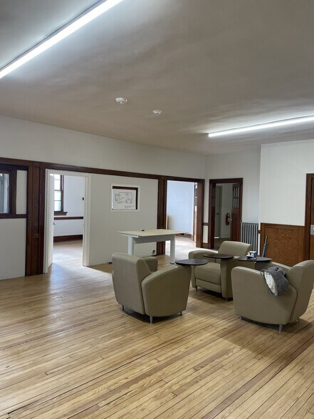More Photos Of 201 E Jefferson St, Franklin Loft Creative Space For Lease