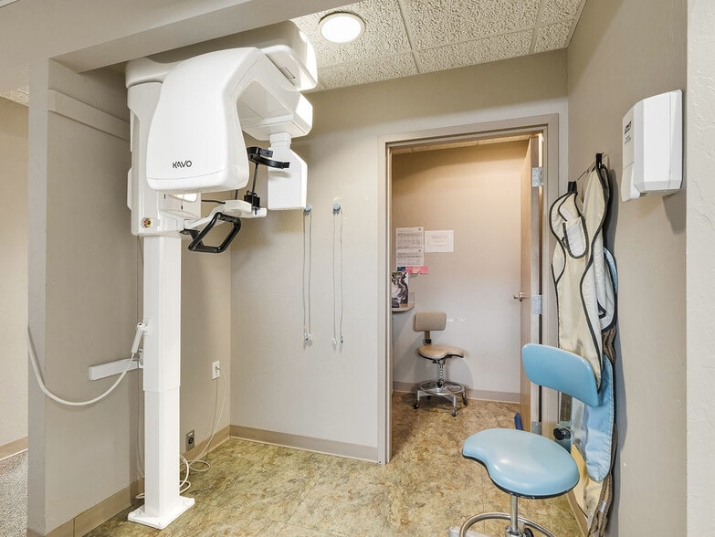 More Photos Of 931 Arlington St, Ada Office For Sale