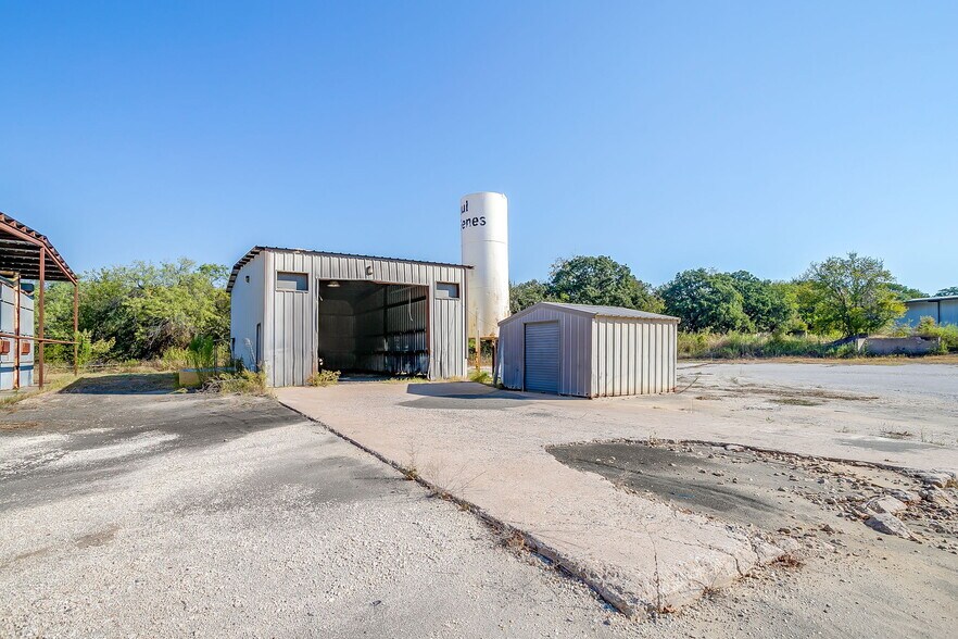 More Photos Of 3550 N Main St, Cleburne Industrial For Sale