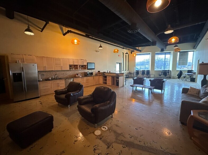 More Photos Of 22840 Woodward Ave, Ferndale Storefront Retail Office For Lease