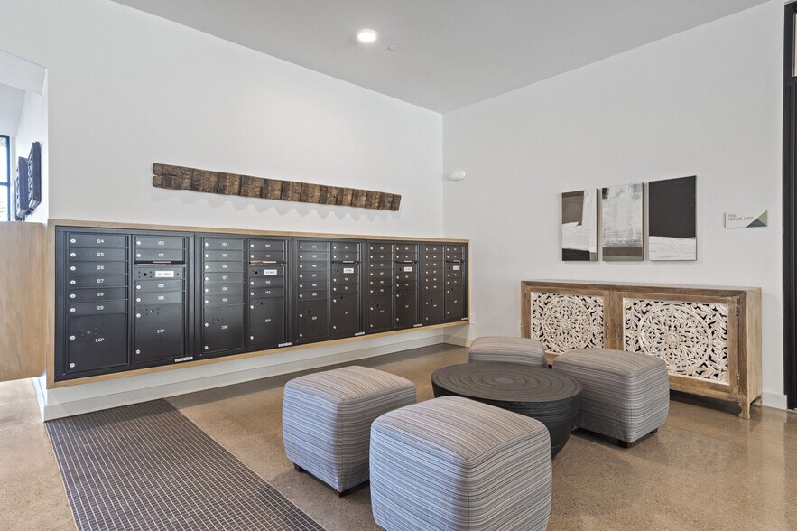 More Photos Of 2040-2060 N Scottsdale Rd, Scottsdale Apartments For Lease