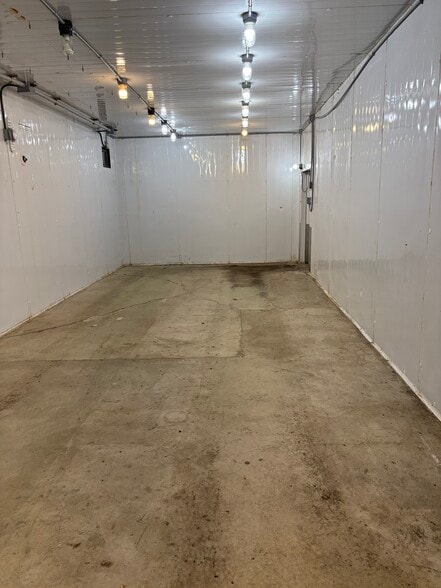 More Photos Of 810 Deal St, Highland Industrial For Sale