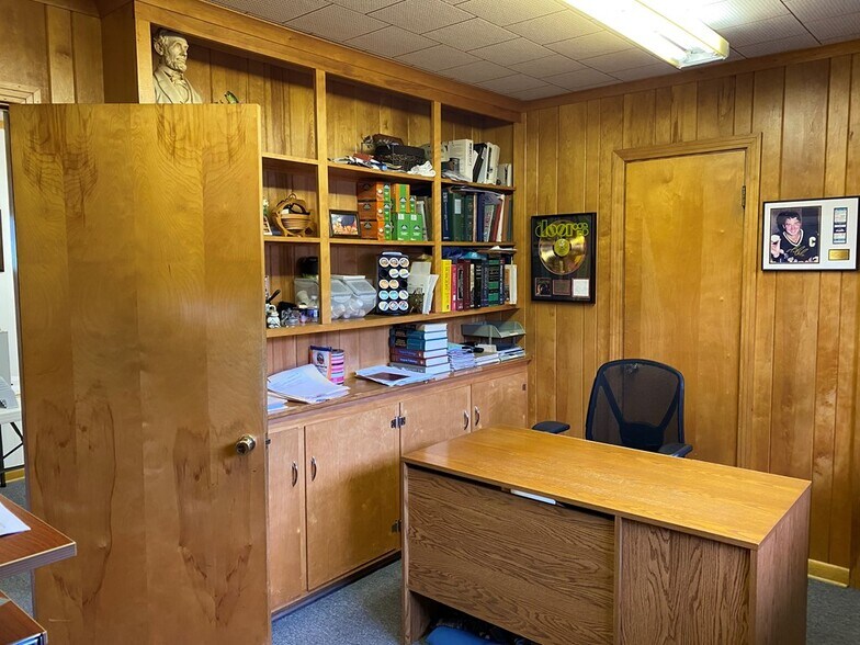 More Photos Of 12 Walnut St, Towanda Office For Sale
