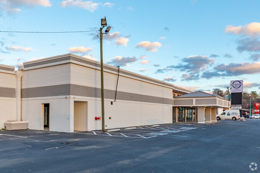 More Photos Of 803 N 2nd St, Clarksville Apartments For Lease