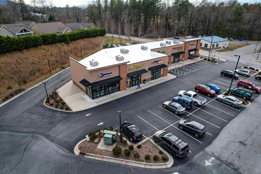 More Photos Of 58 Weaver Village Way, Weaverville Freestanding For Lease