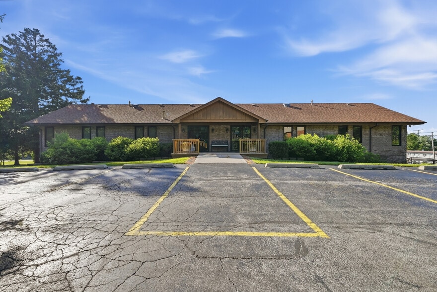 More Photos Of 8265 S Archer Ave, Willow Springs Medical For Lease