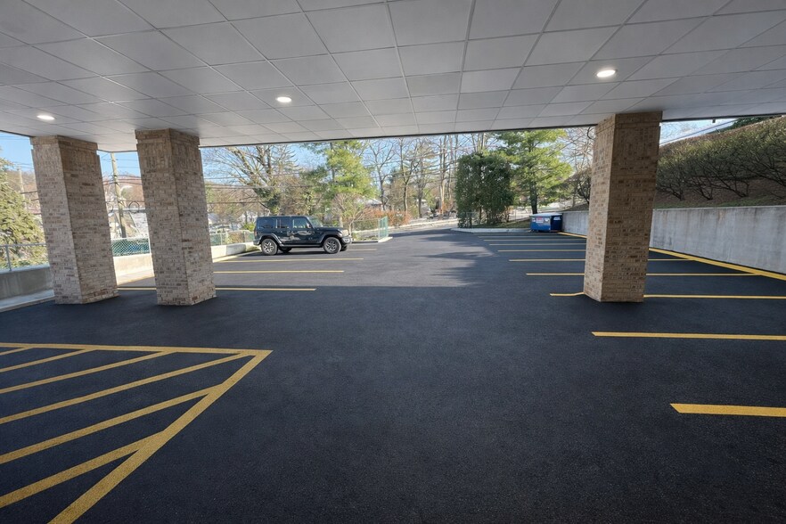 More Photos Of 20 Beacon Hill Dr, Dobbs Ferry Office For Lease