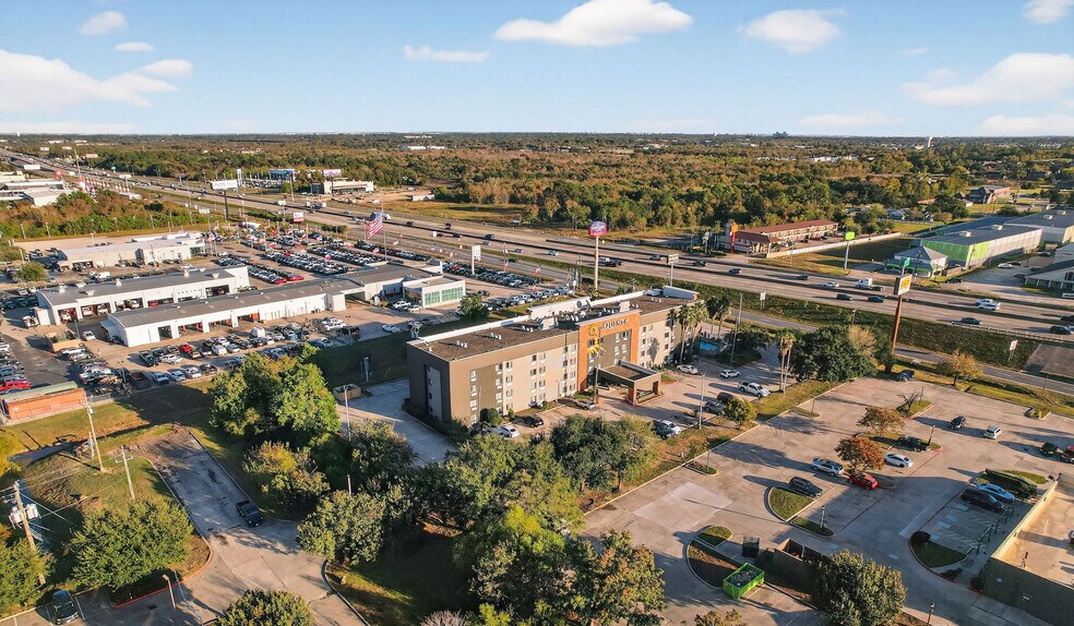 More Photos Of 5215 Interstate 10 E, Baytown Hotel For Sale