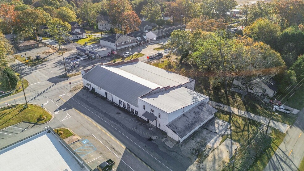 More Photos Of 21 W Broad St, Hoschton General Retail For Sale