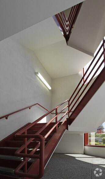 More Photos Of 2125 Oak Grove Rd, Walnut Creek Office For Lease