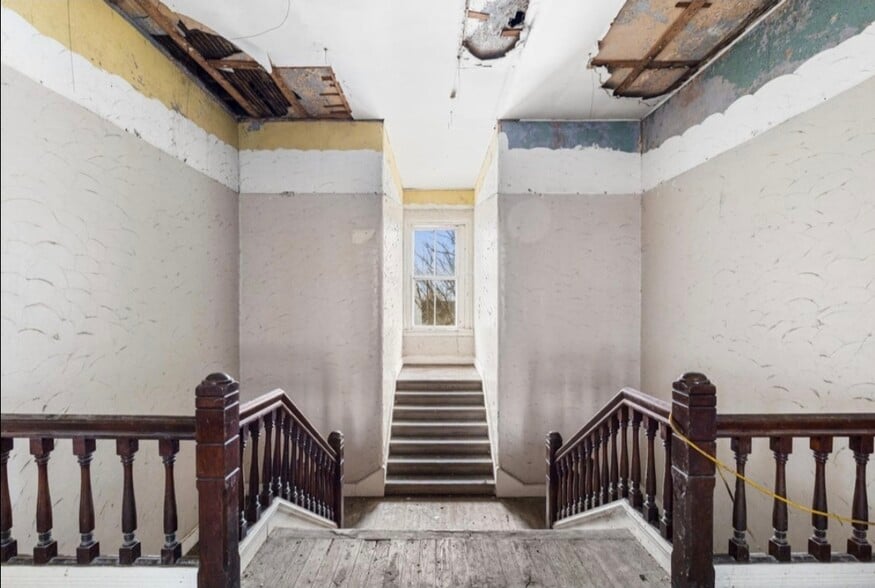 More Photos Of 85 N Main St, Walton Apartments For Sale