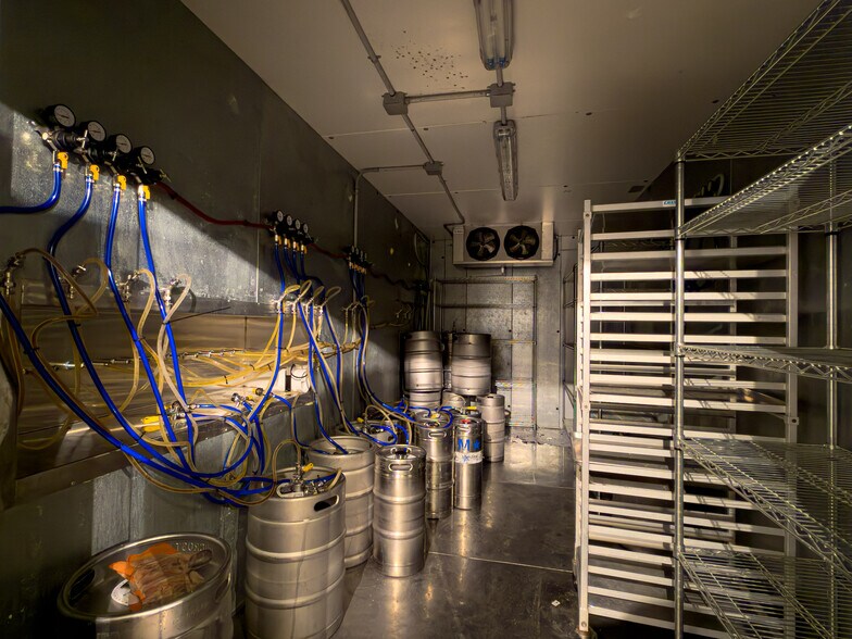 More Photos Of 601 7th Ave, Altoona General Retail For Sale