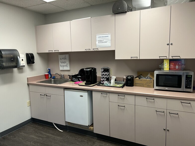 More Photos Of 11 Commerce Blvd, Palm Coast Manufacturing For Lease