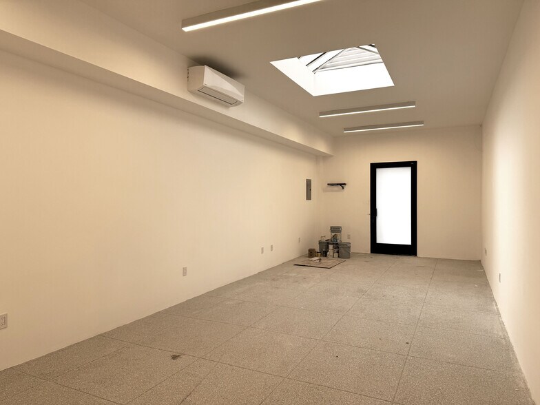 More Photos Of 4624-4626 W Washington Blvd, Los Angeles Freestanding For Lease