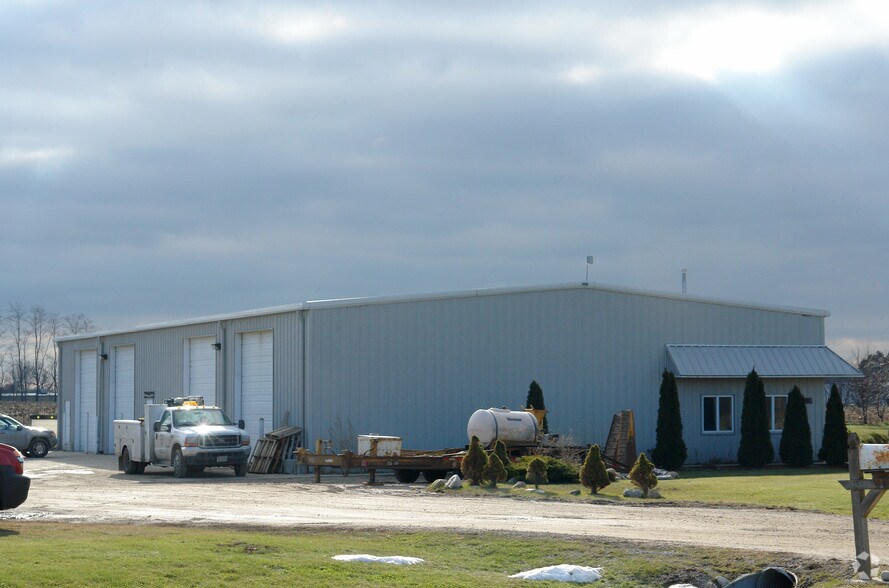 Primary Photo Of 5211 Mann Dr, Ringwood Warehouse For Lease